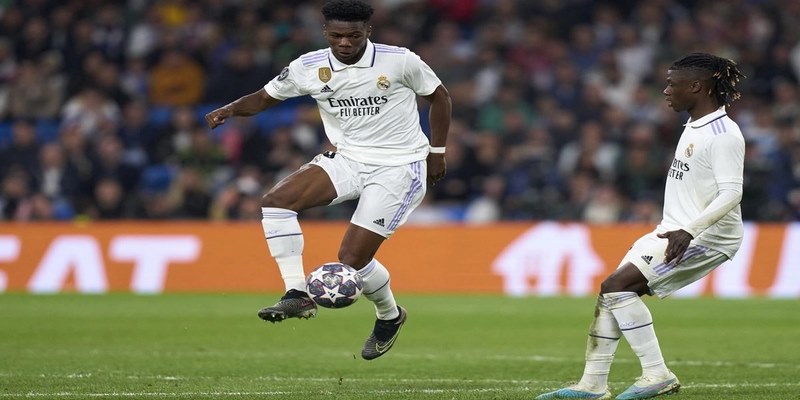 Đội hình ra sân và lực lượng hai bên